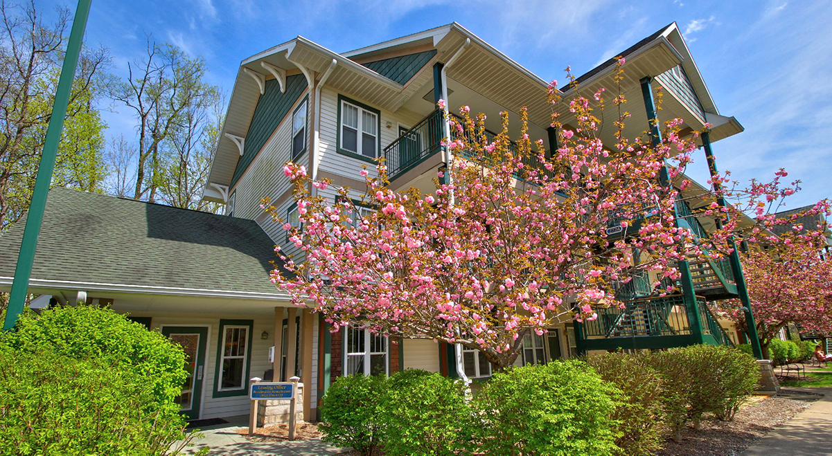 Scholar's Quad 1 & 2 bedroom apartments next to Indiana University